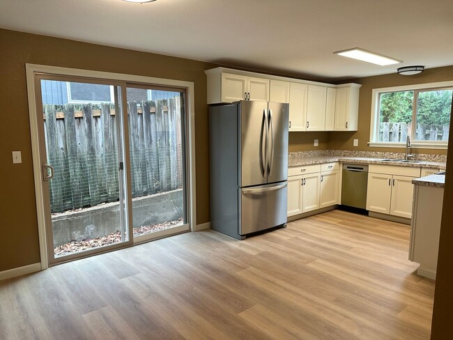 Building Photo - Remodeled 3 Bedroom SW Portland Home!