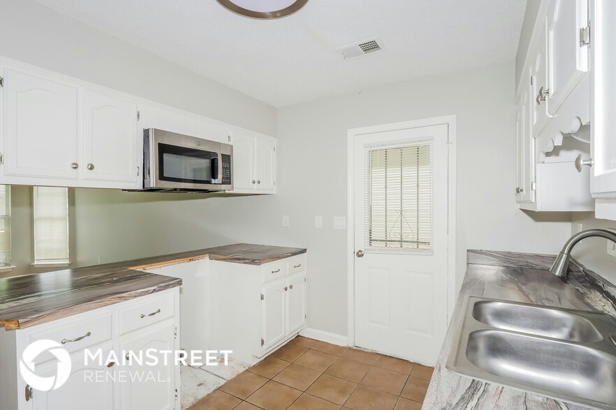 Building Photo - 3437 Laurelwood Dr