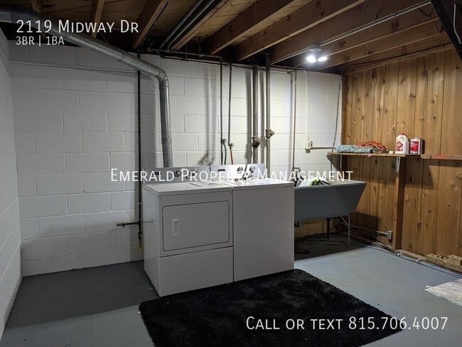 Building Photo - 2119 Midway Dr