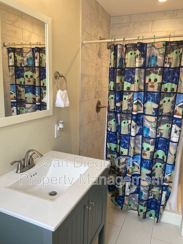 Building Photo - 5442 San Onofre Terrace