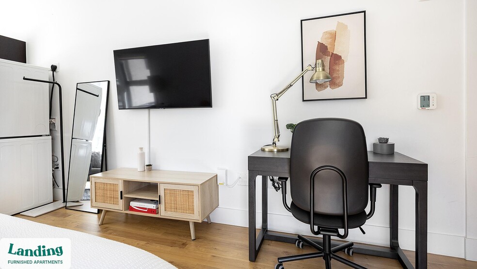 Building Photo - 135 Adams St