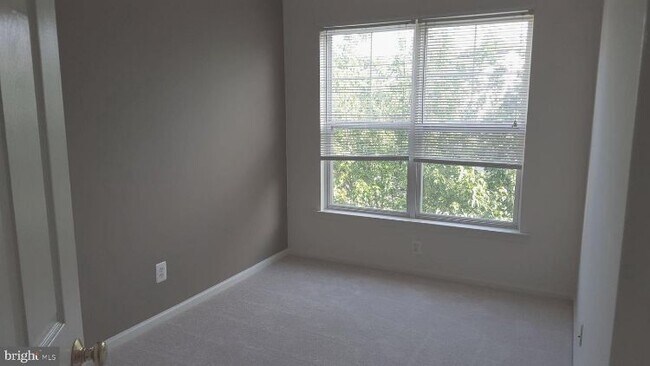 Building Photo - 43155 Huntsman Square