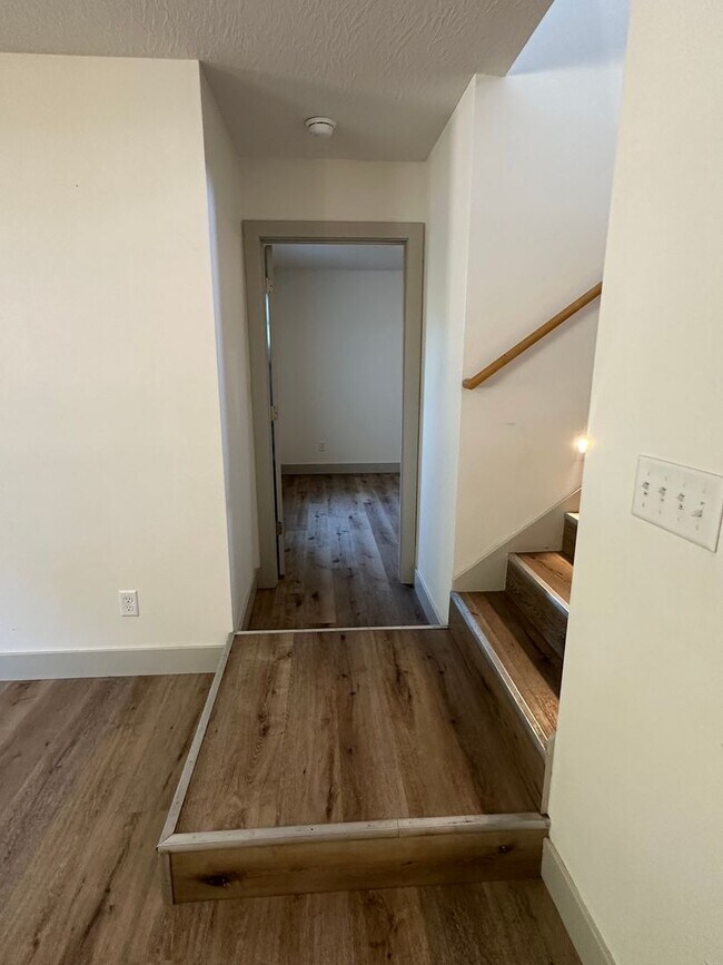 Building Photo - Now LEASING in Summit Pass! Available May 18, 2026!