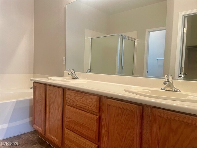 Building Photo - 7412 Bedford Pine Ct