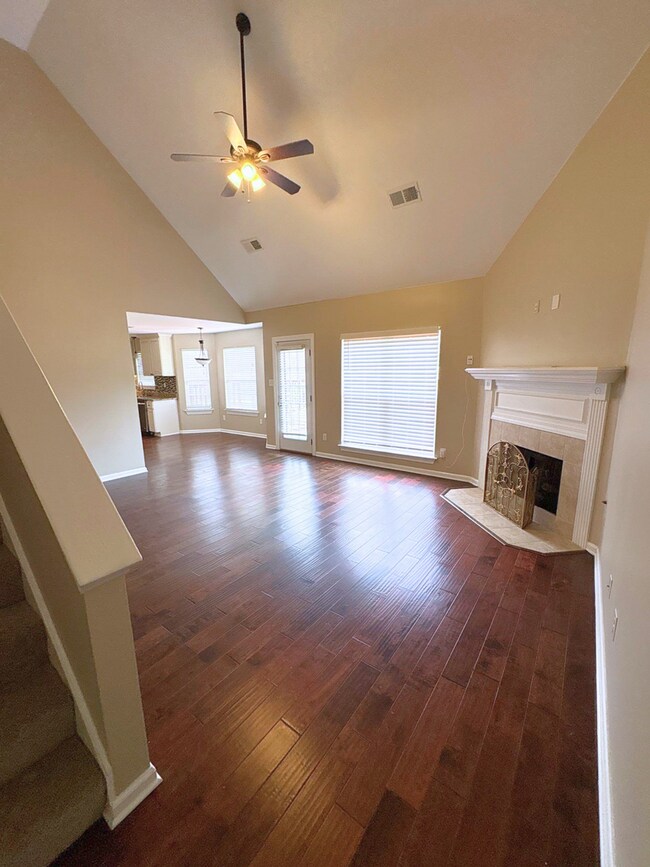 Building Photo - 9456 Club Walk Ct