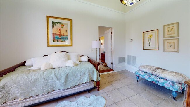 Building Photo - 648 Clayton St