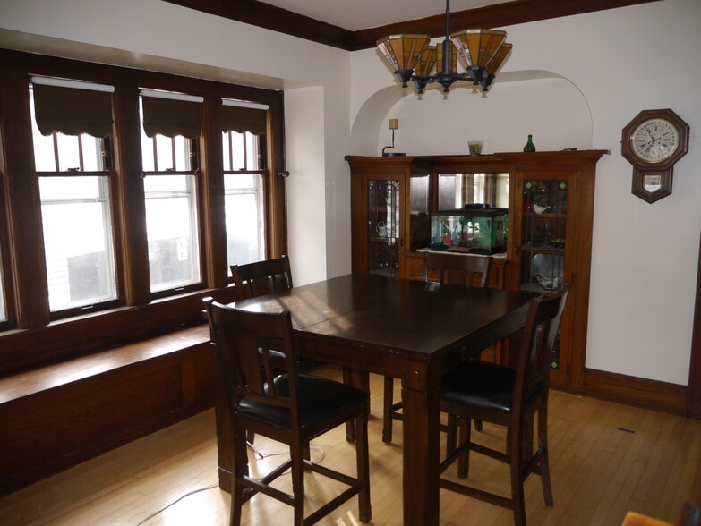 Building Photo - 1533 N 50th Pl