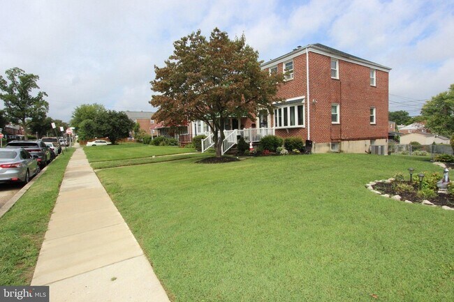 Building Photo - 1612 Sherwood Ave