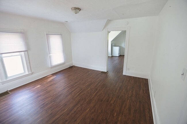 Building Photo - 1027 Fulton St E