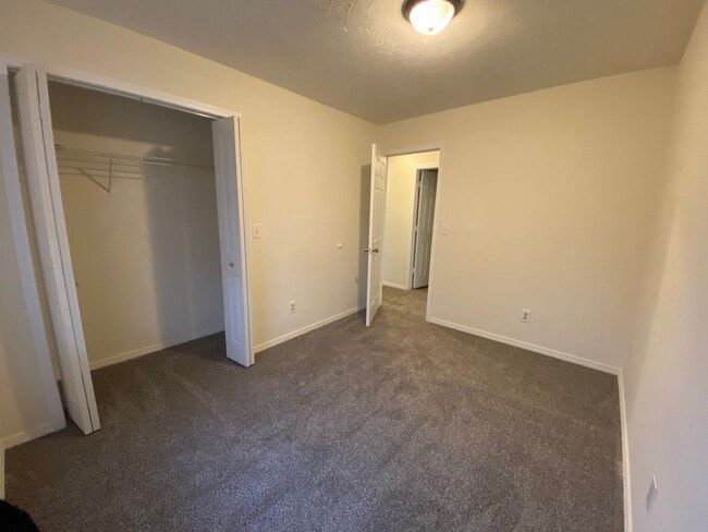 Building Photo - 3 Bedroom House Near the Clear Creek Trail