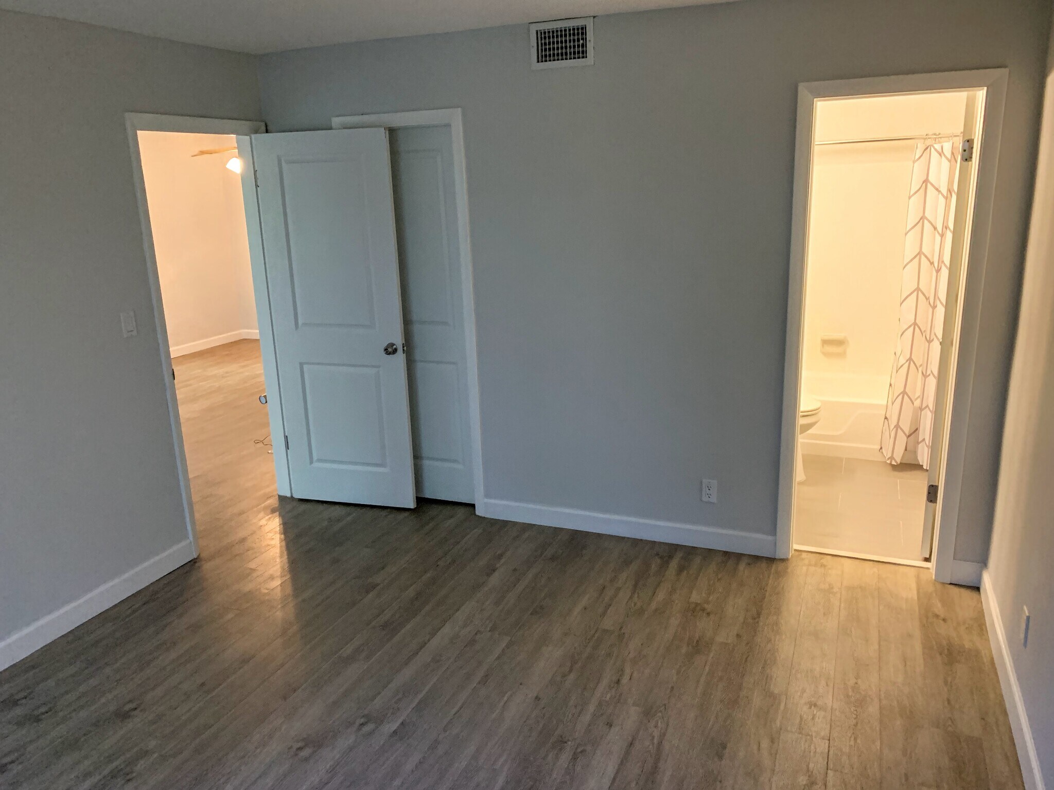 Large Primary Bedroom - 1400 NE 57th St