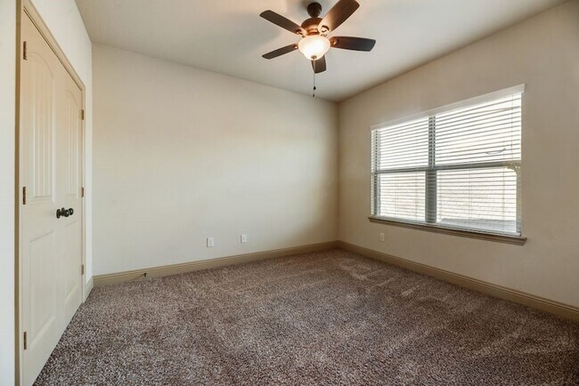 Building Photo - 929 Lake Meadow Ln