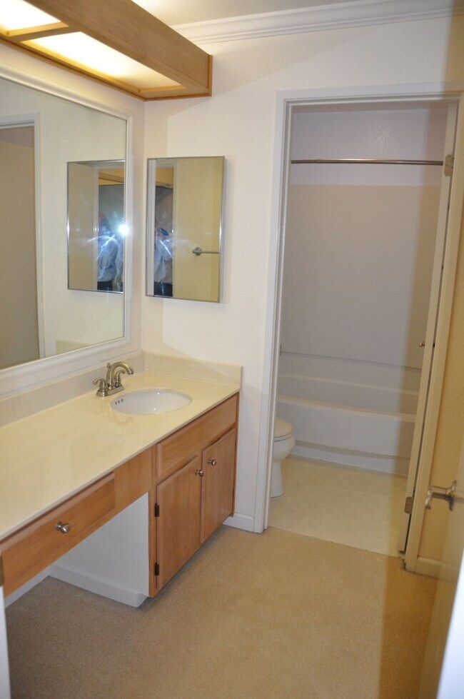 Building Photo - Gorgeous 2/2 near Hwy 101 & Fair Oaks with AC and Garage, 2 miles to Downtown Sunnyvale