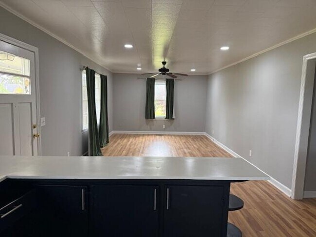 Building Photo - 2205 Stewart St