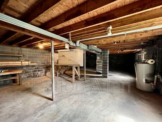 Building Photo - 26 Pine Ln