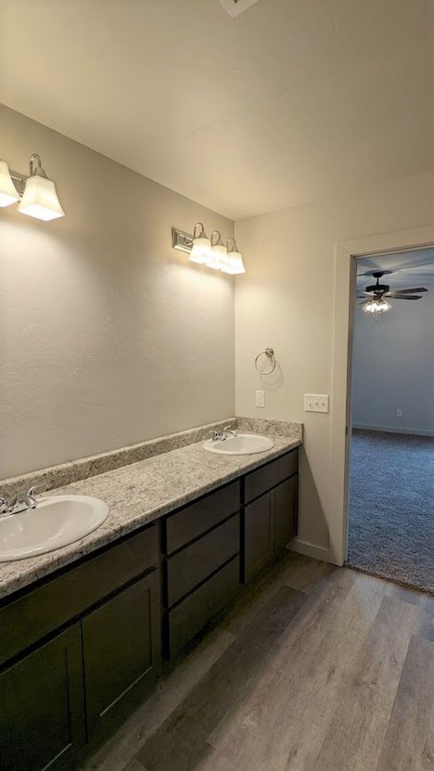 Building Photo - 2 Bed 2 Bath 1 Car Garage in the Eastpointe Village Moore, OK