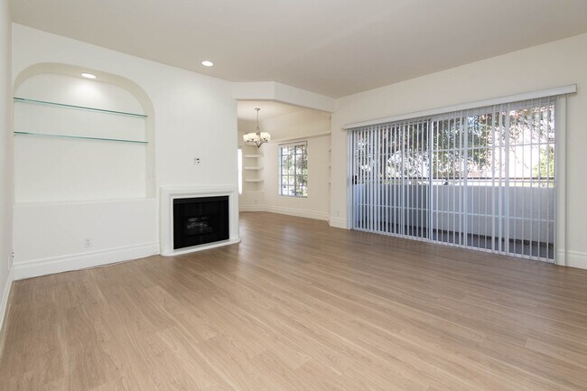 Building Photo - 10740 Woodbine St