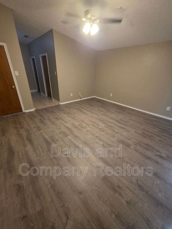 Building Photo - 4422 Fairgate Dr