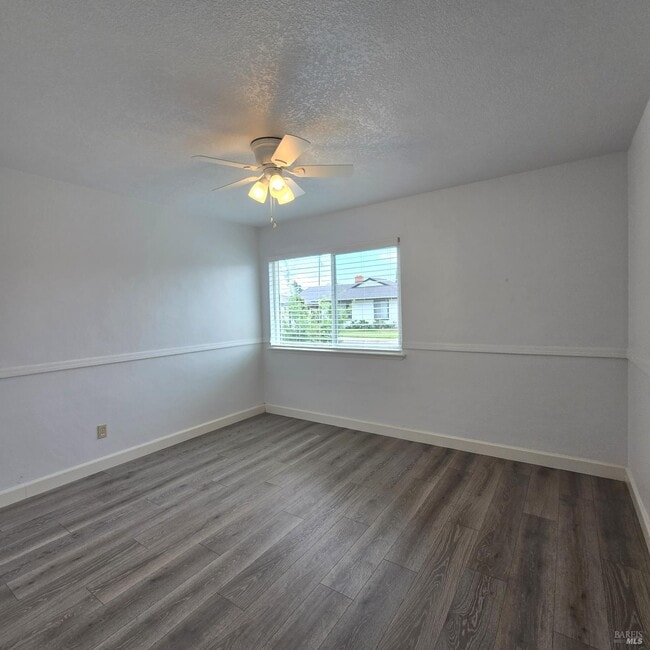 Building Photo - 102 Laurel St