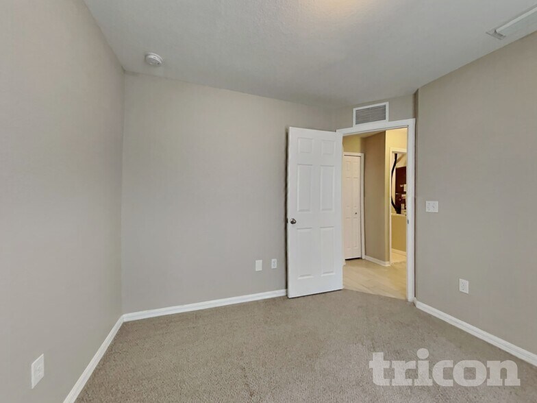 Building Photo - 1054 Valentine St