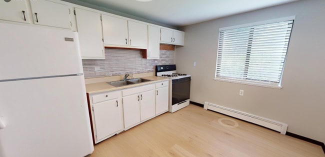 Building Photo - 6 Yale Pl