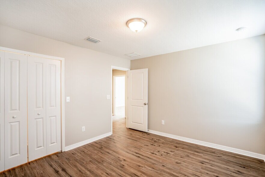 Building Photo - 1745 Broad Winged Hawk Dr