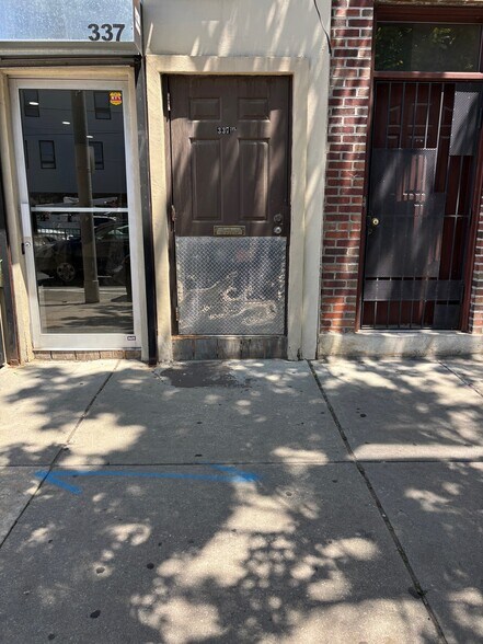 Primary Photo - 337 W Girard Ave