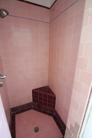 MASTER BATH - 315 33rd St