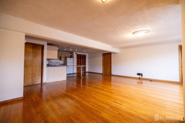 Building Photo - 353 Springfield Ave