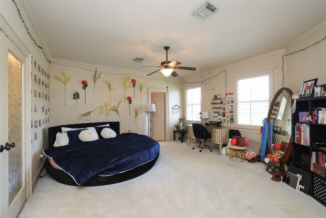 Building Photo - 22 Post Shadow Estate Dr