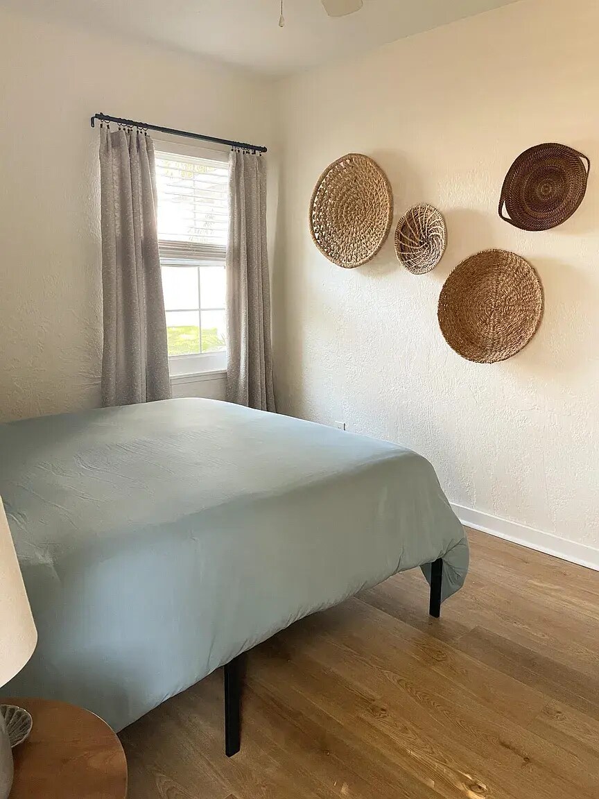 Building Photo - 2441 Granada Ave