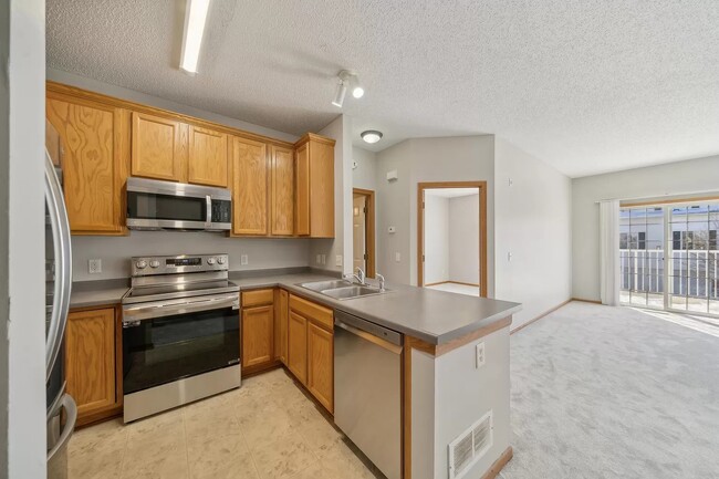 Kitchen - 7348 Timber Crest Dr S