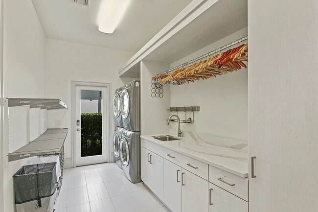 Building Photo - 10372 Kensington Shore Dr