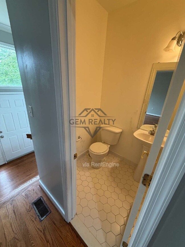 Building Photo - 3318 Broker Ln