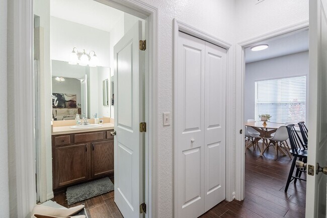 Building Photo - Rental Near Downtown Lakeland!!