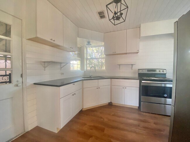 Building Photo - 2205 28th St