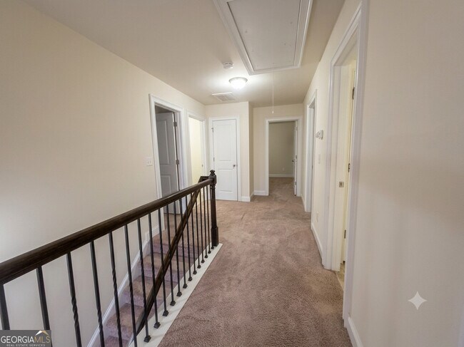 Building Photo - 165 Regency Pl