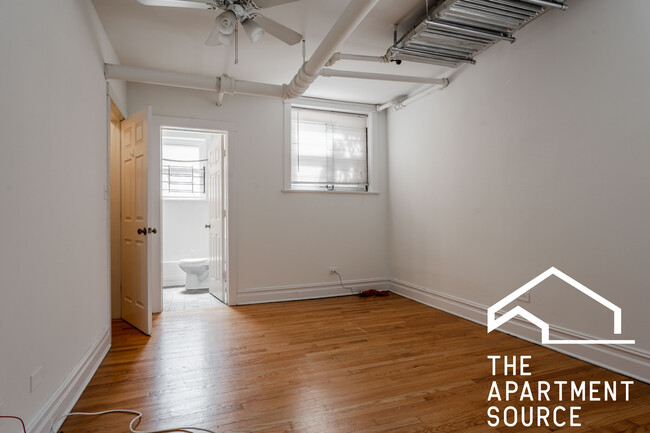 Building Photo - 1424 W Addison St