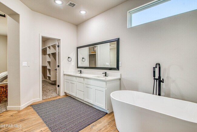 Building Photo - 805 Mormon Tea Dr