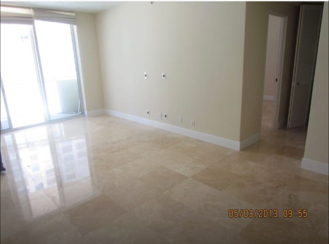 Building Photo - 3001 S Ocean Dr