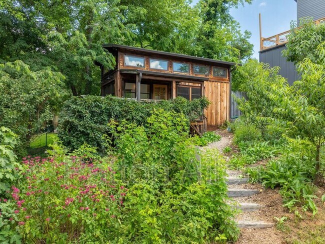 Building Photo - 81 5th Ave