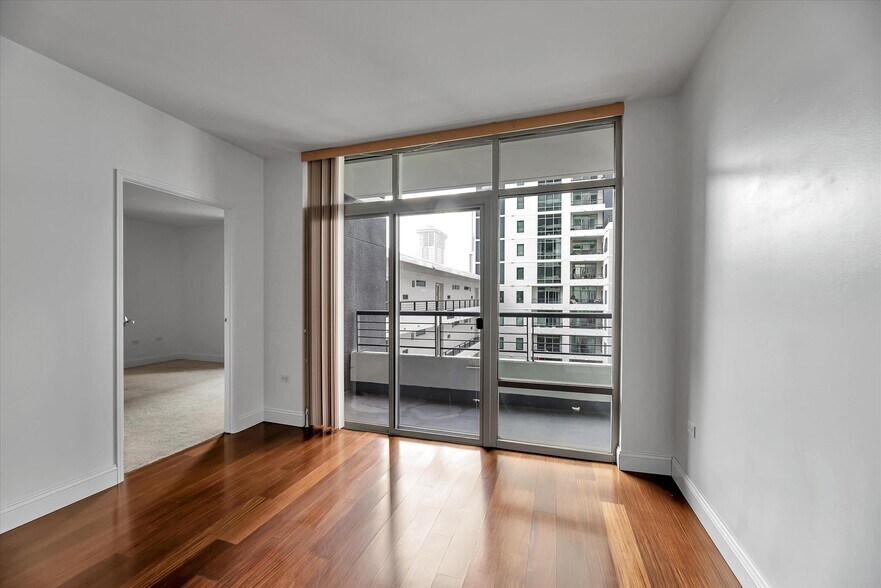 Building Photo - 425 W Beech St