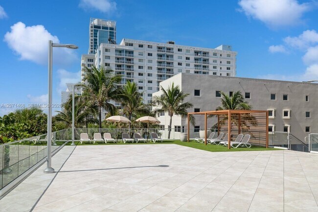 Building Photo - 7135 Collins Ave