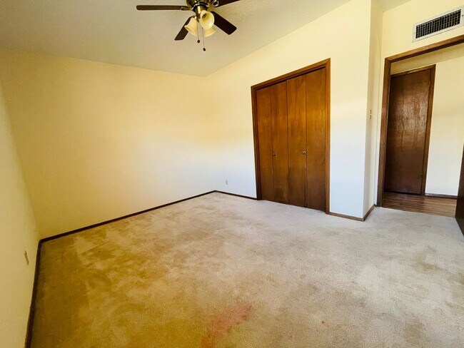 Building Photo - Westside 3 Bedroom 1.75 Bath
