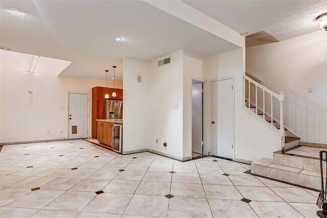 Building Photo - 7350 Kirby Dr