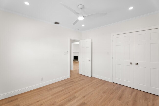 Building Photo - 517 55th St