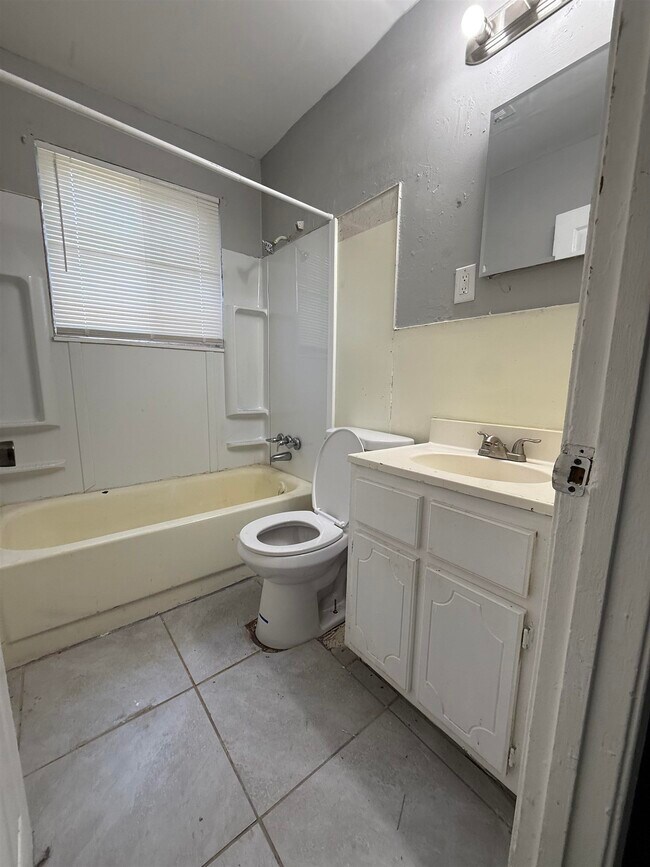 Building Photo - 2203 Stovall Ave