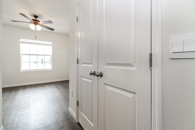 Building Photo - 11856 Mountain Retreat Ln
