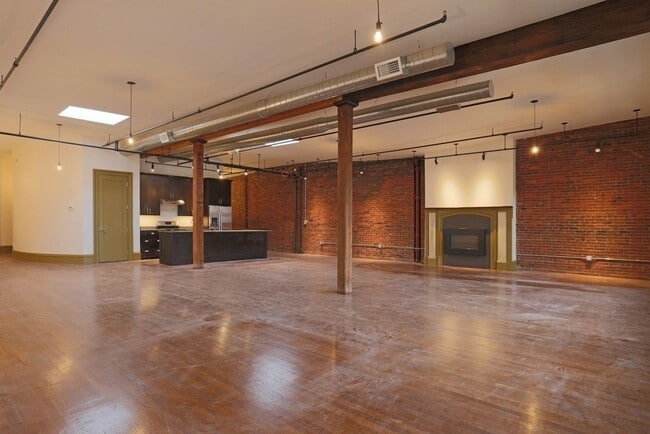 Building Photo - 144 Lincoln St