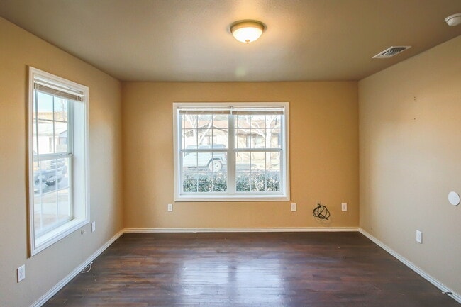 Building Photo - Spacious 1/1 Close to TTU & Downtown